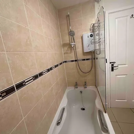 A Cozy One Bedroom Flat For Two Guests Appartamento *