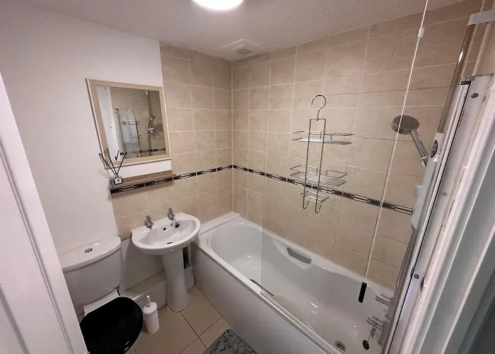 A Cozy One Bedroom Flat For Two Guests * كارلايل