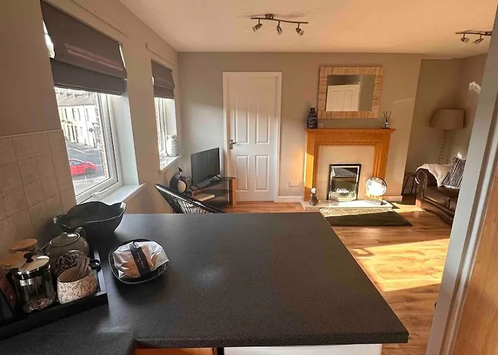 A Cozy One Bedroom Flat For Two Guests * كارلايل