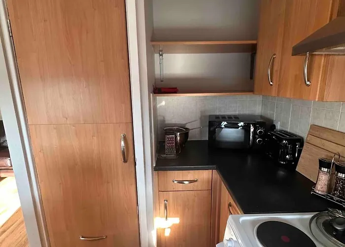 شقة A Cozy One Bedroom Flat For Two Guests *